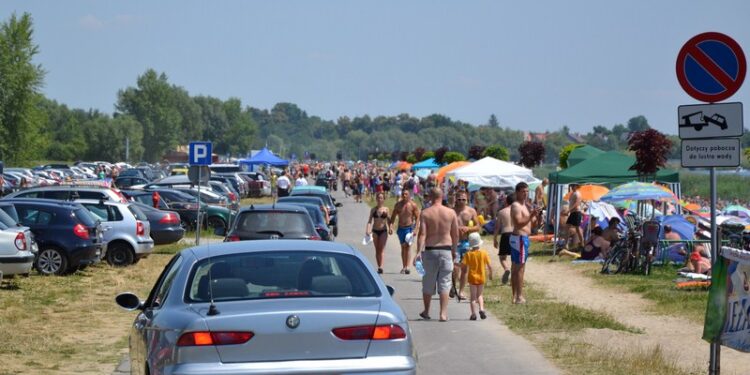Tarnobrzeg. Inwestycje nad Jeziorem Tarnobrzeskim i  w obrębie Specjalnej Strefy Ekonomicznej.