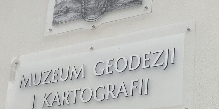 Opatów: Muzeum Geodezji w nowych murach