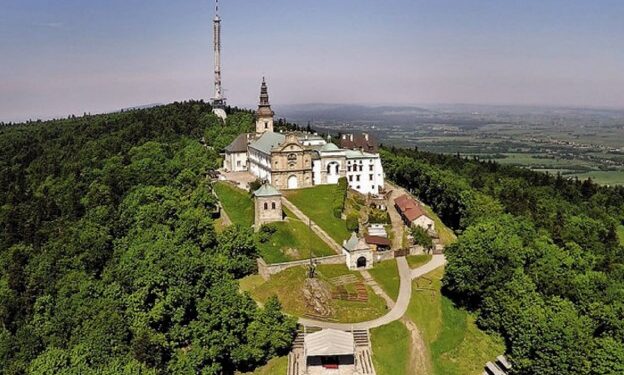 Tarnobrzeg. Nocne pielgrzymowanie na Święty Krzyż.