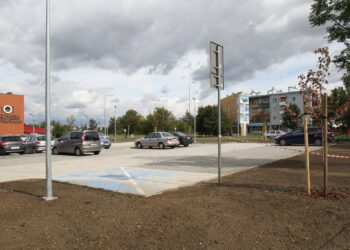 Mielec: Kolejne miejsca parkingowe.