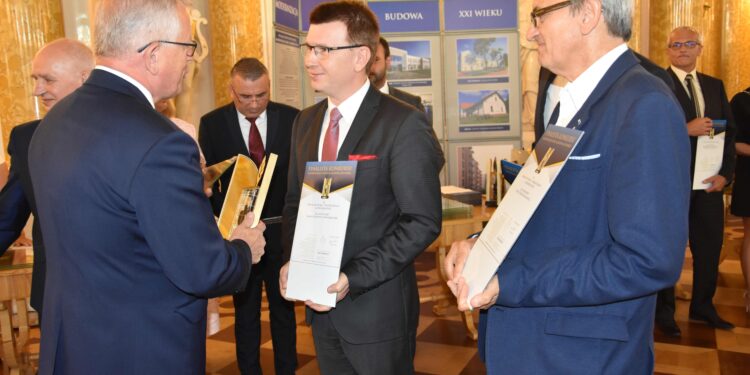 Ostrowiec Świętokrzyski: Miasto z prestiżową nagrodą