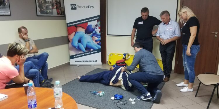 Mielec: Na szkoleniach ratowników zyskują pacjenci.