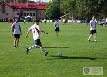 Dębica: Mierzyli swe siły na murawie.