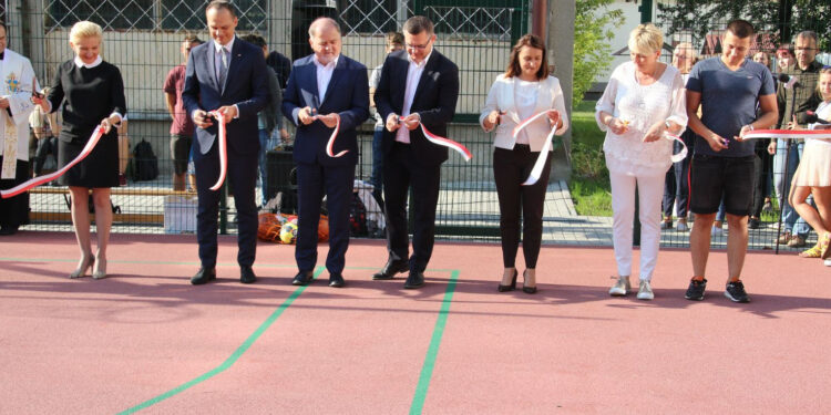 Stalowa Wola: Boisko wielofunkcyjne na Hutniczej