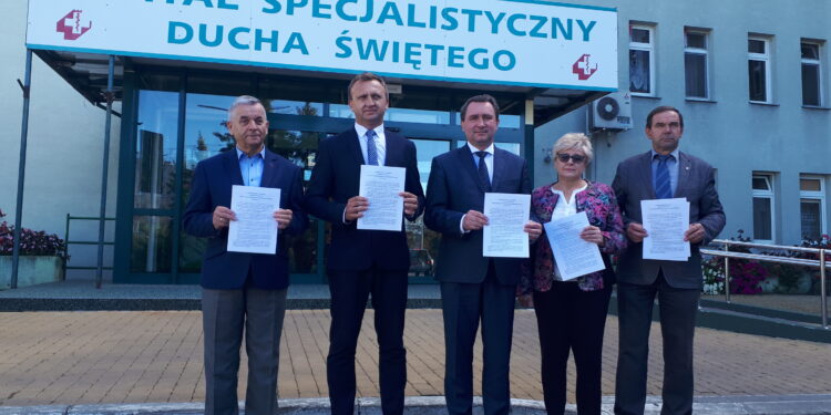 Sandomierz: Apel władz powiatu o większe pieniądze dla szpitala.