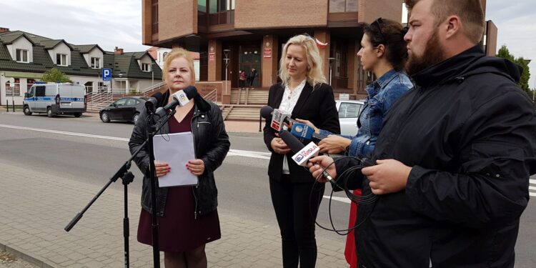 Tarnobrzeg. Dwie kandydatki Skutecznych namawiały do głosowania.