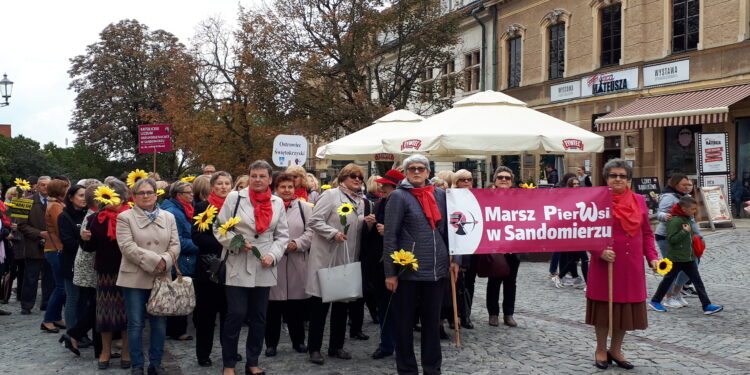 Sandomierz: VI 'Marsz Pier(w)si’ przeszedł przez miasto.