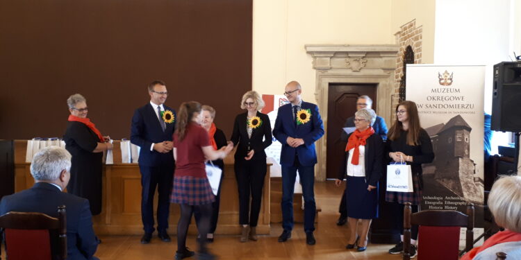 Sandomierz: Rozstrzygnięto konkurs plastyczny „Przyprowadź mamę na badania”.