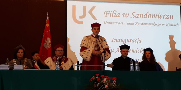 Sandomierz: Uroczysta inauguracja roku akademickiego na filii UJK.