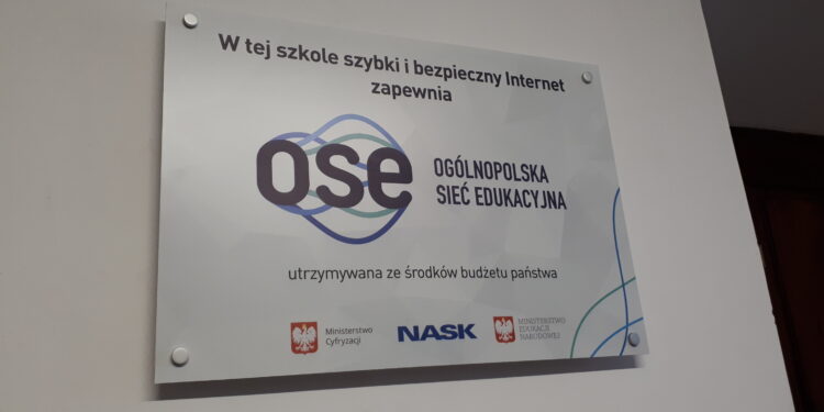 Sandomierz: Szesnaście nowych laptopów dla uczniów „Katolika”.