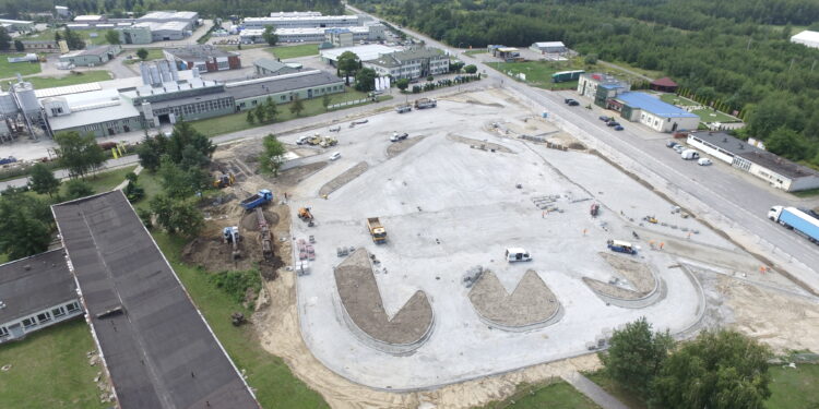 Tarnobrzeg. Parking dla tirów w TSSE.