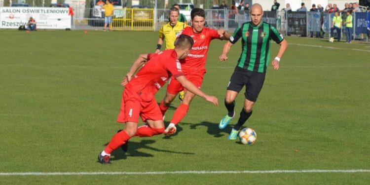 Stalowa Wola: Niedosyt po Widzewie, pora na „Gieksę”