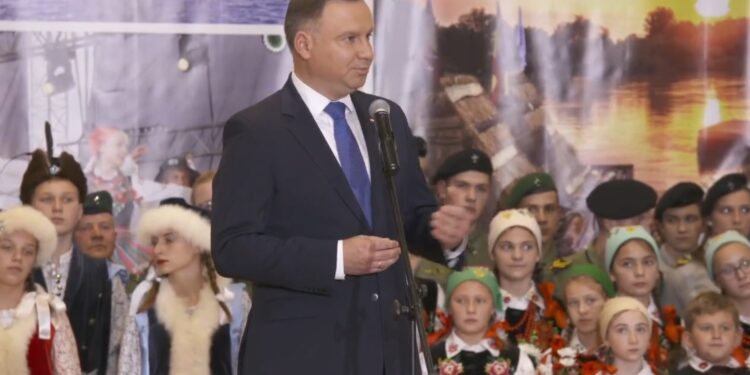 Nisko: Prezydent Andrzej Duda spotkał się z mieszkańcami Niska.