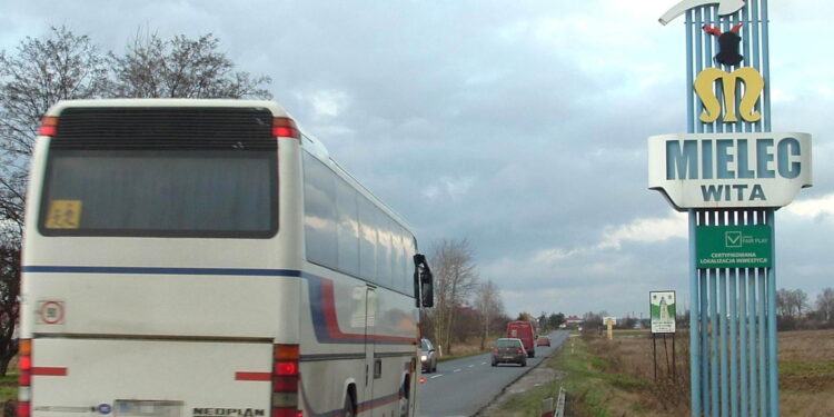 Mielec: Chcą lamp, chodnika i ścieżki rowerowej.