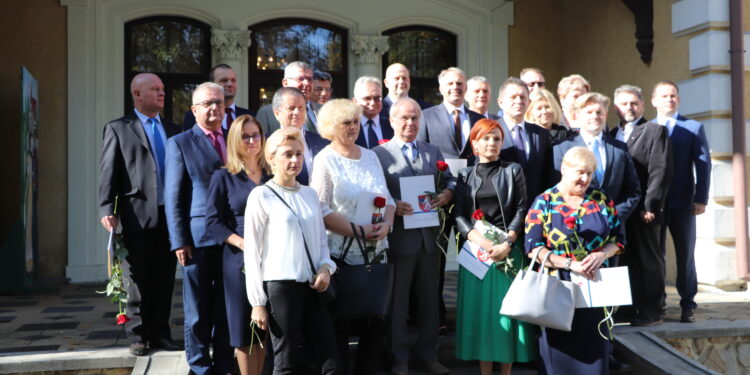 Mielec: Nagrody dla nauczycieli.