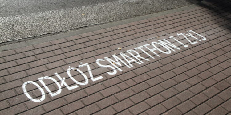 Mielec: Odłóż smartfon i żyj