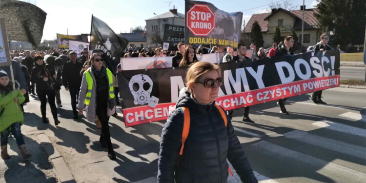 Mielec: Chcą lamp, chodnika i ścieżki rowerowej.