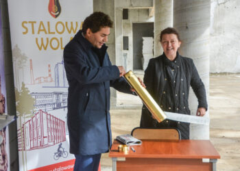 Stalowa Wola: Wmurowano kamień węgielny w powstającej hali sportowej Trójki