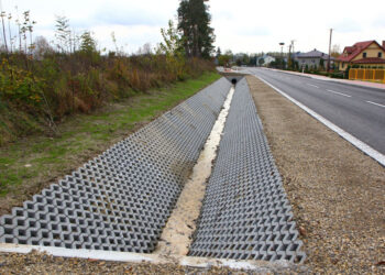 Łoniów: Przebudowali drogę w Świniarach