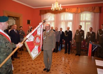 Mielec: Zdanie obowiązków.