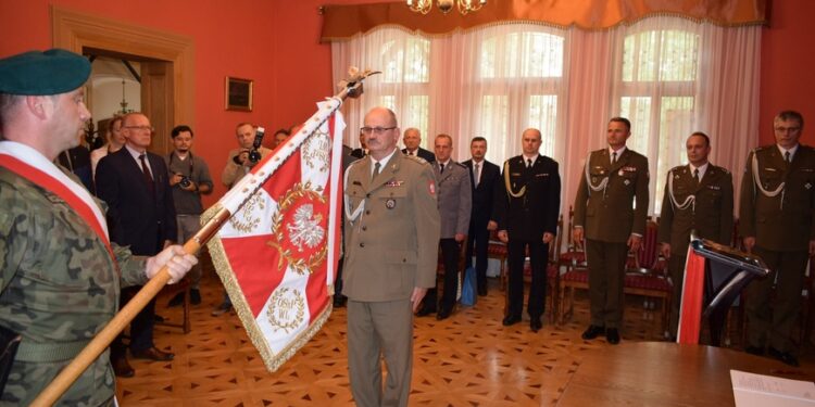 Mielec: Zdanie obowiązków.