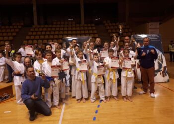 Chełm: Medale sandomierskich karateków.