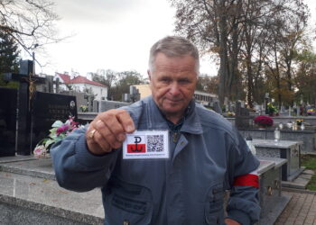 Sandomierz: Kod QR na grobie podpułkownika Antoniego Wiktorowskiego pseudonim „Kruk”.