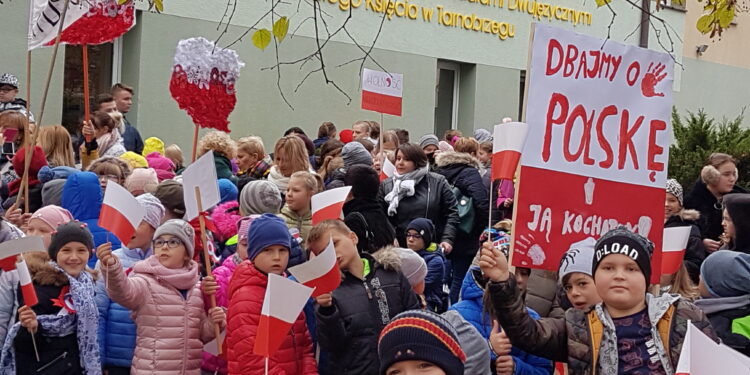 Tarnobrzeg. Nie akademią a marszem uczcił Narodowe Święto Niepodległości Mały Książe.