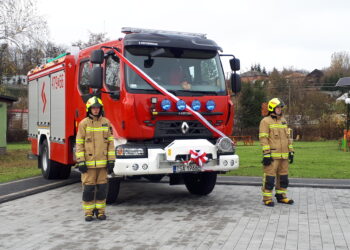 Złota: Nowy wóz na 90-lecie OSP Złota.
