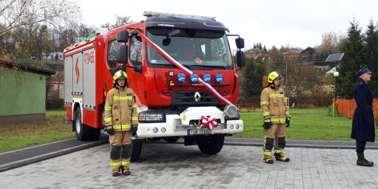 Złota: Nowy wóz na 90-lecie OSP Złota.