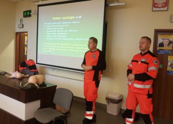 Tarnobrzeg. Ratownicy medyczni edukowali mieszkańców.