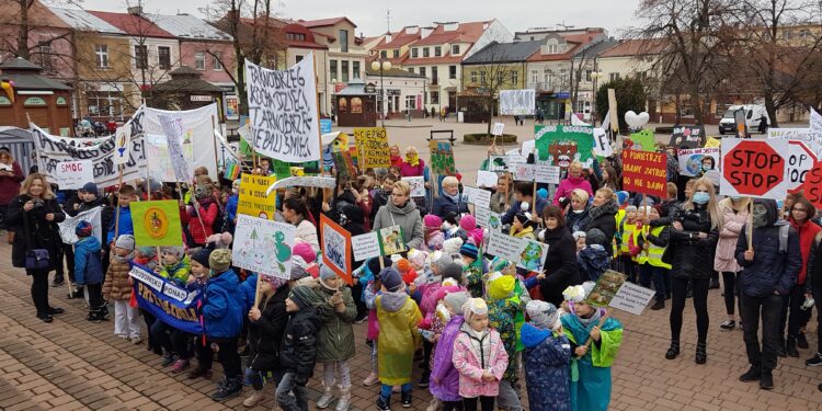 Tarnobrzeg. Dzieci i młodzież przeciwko smogowi.