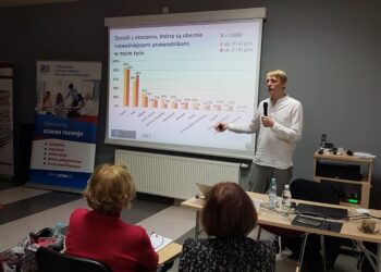 Tarnobrzeg. Patotreści w Internecie, uzależnienie od smartfonów tematem konferencji.