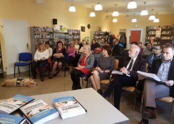 Tarnobrzeg. Przewodnik turystyczny dla osób niewidomych i słabowidzących.