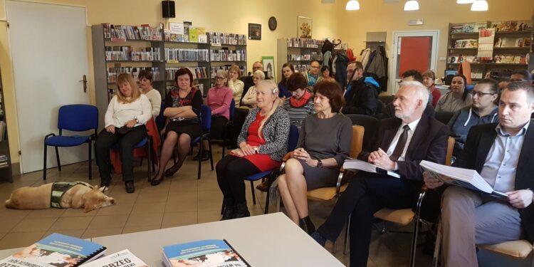 Tarnobrzeg. Przewodnik turystyczny dla osób niewidomych i słabowidzących.