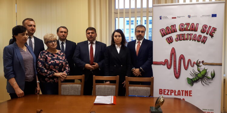 Sandomierz: „Rak na wspak” – program bezpłatnych badań kolonoskopowych.