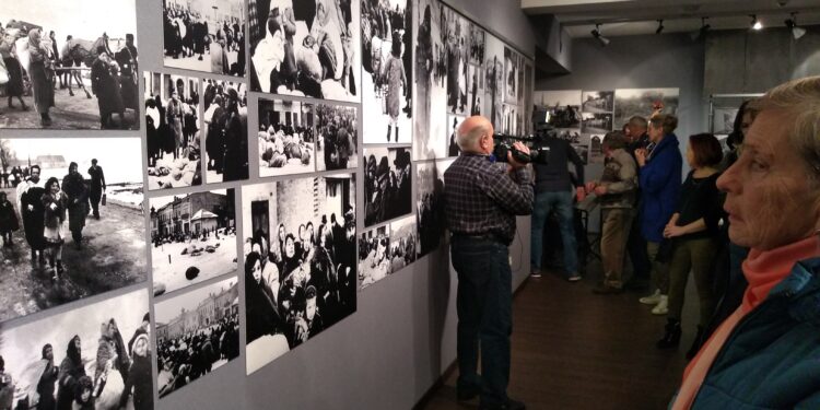 Mielec: Nie można przejść obojętnie obok tej wystawy…