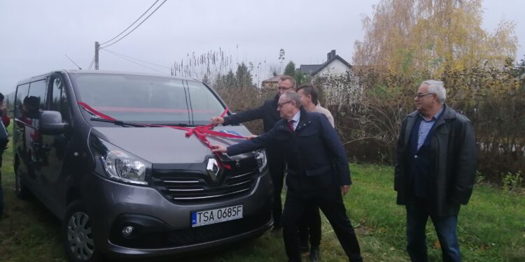 Krzcin: Nowy bus dla Środowiskowego Domu Samopomocy.