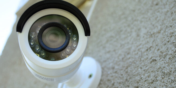 Mielec: Fotopułapka czeka na podrzucających śmieci.