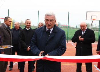 Lipnik: Nowoczesne boisko i pracownia komputerowa