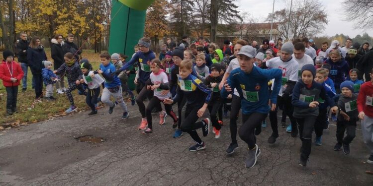 Nowa Dęba: Na sportowo świętowali rocznicę odzyskania przez Polskę niepodległości