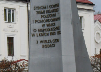 Nisko: Świętowali Niepodległość capstrzykiem i wspólnym śpiewaniem pieśni.