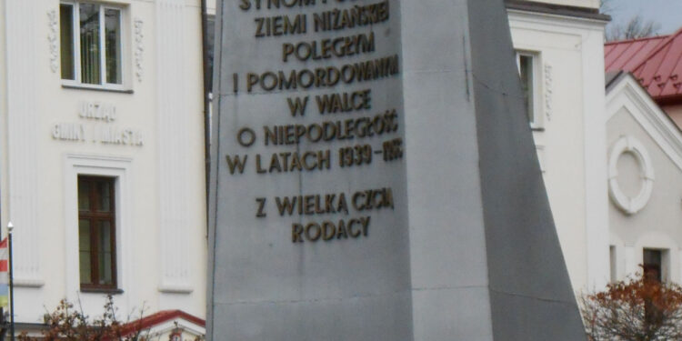 Nisko: Świętowali Niepodległość capstrzykiem i wspólnym śpiewaniem pieśni.