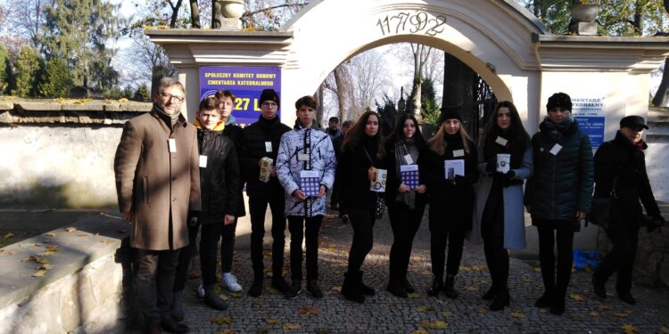 Sandomierz: Drugi dzień kwest na cmentarzach.