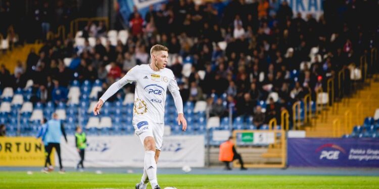 Mielec: Nożna i ręczna-tuż przed i po