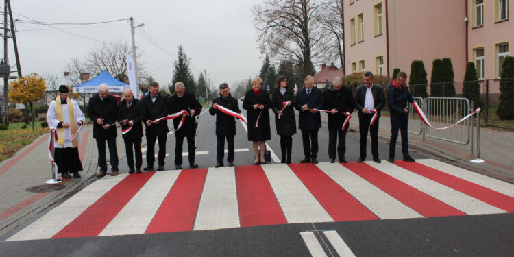 Zarzecze: Droga wojewódzka po modernizacji