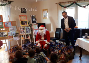 Łoniów: Święty Mikołaj odwiedził mieszkańców Domów dla Dzieci i Młodzieży.