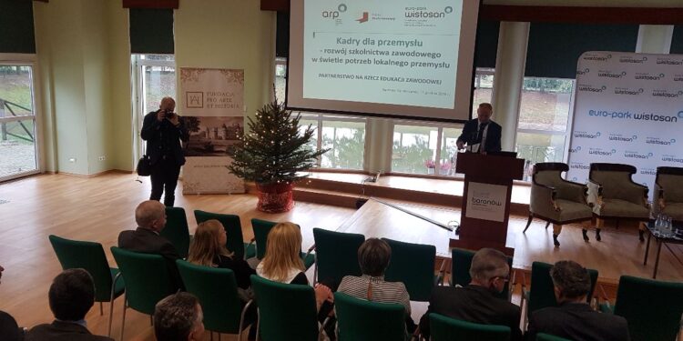 Baranów Sandomierski. Szkolnictwo zawodowe i rynek pracy tematem konferencji.