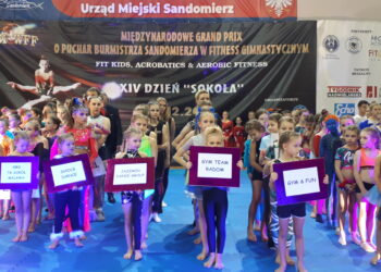 Sandomierz: Gimnastyczne akrobacje na hali MOSiR.