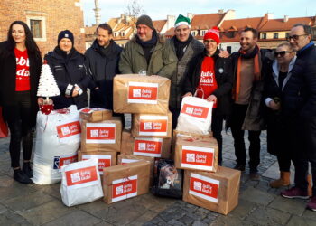 Sandomierz: Ekipa „Ojca Mateusza” przygotowała „Szlachetną Paczkę”.